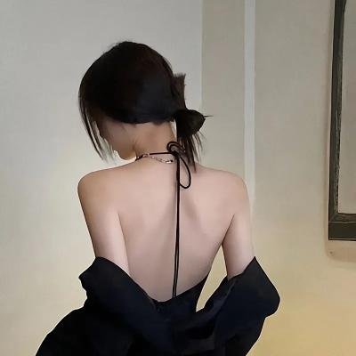 挥着翅膀的女孩